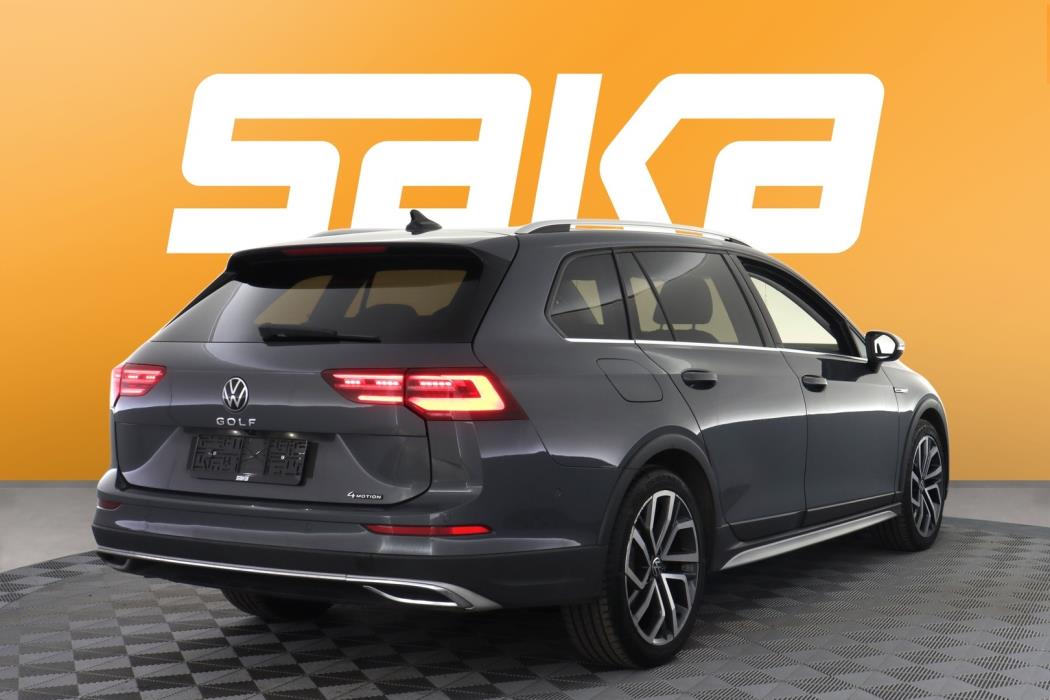 VOLKSWAGEN Golf 2023