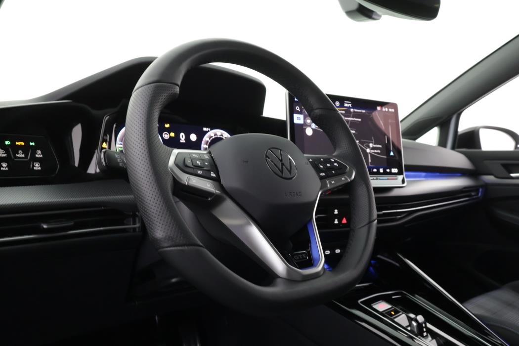 VOLKSWAGEN Golf 2026