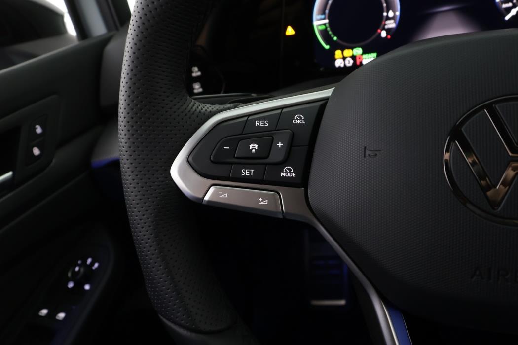 VOLKSWAGEN Golf 2026