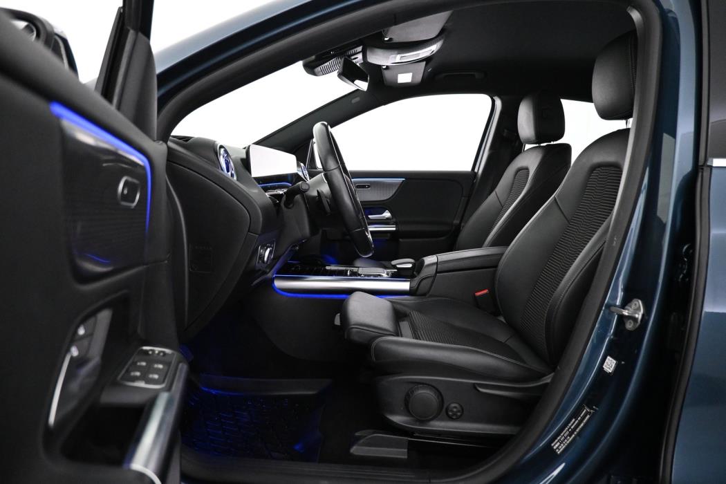MERCEDES-BENZ EQA 2021