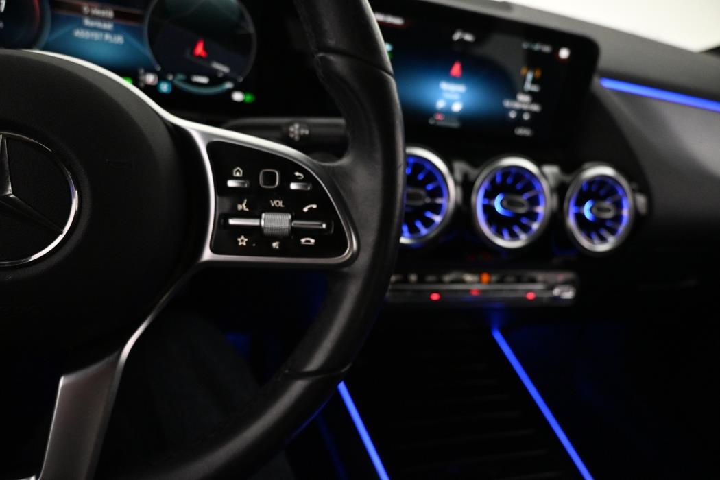 MERCEDES-BENZ EQA 2021