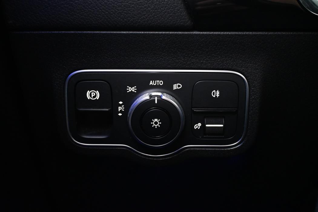 MERCEDES-BENZ EQA 2021