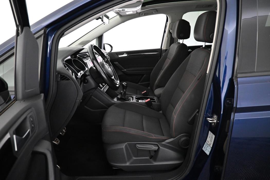 VOLKSWAGEN Touran 2018
