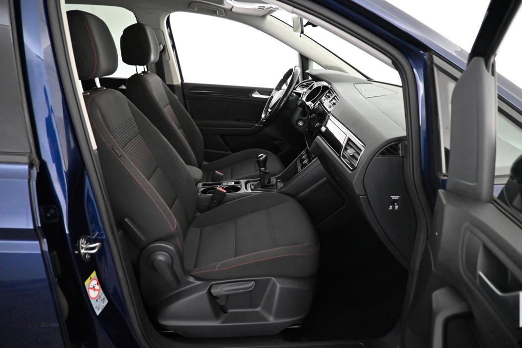 VOLKSWAGEN Touran 2018