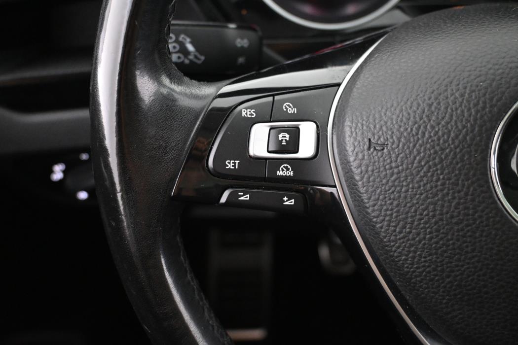 VOLKSWAGEN Touran 2018