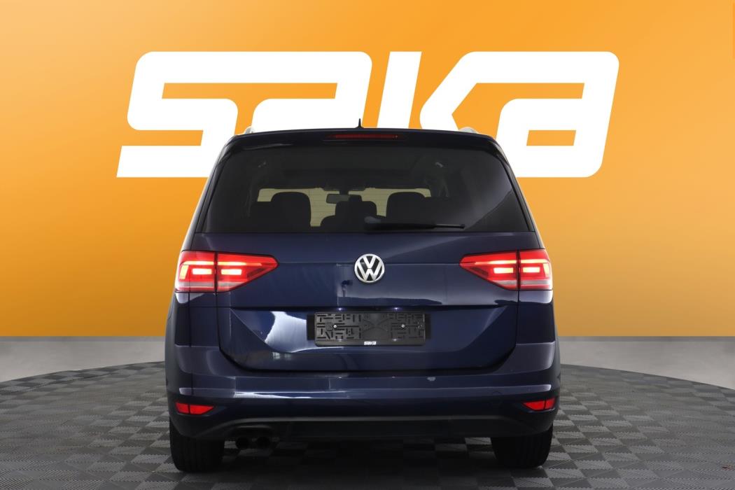 VOLKSWAGEN Touran 2018