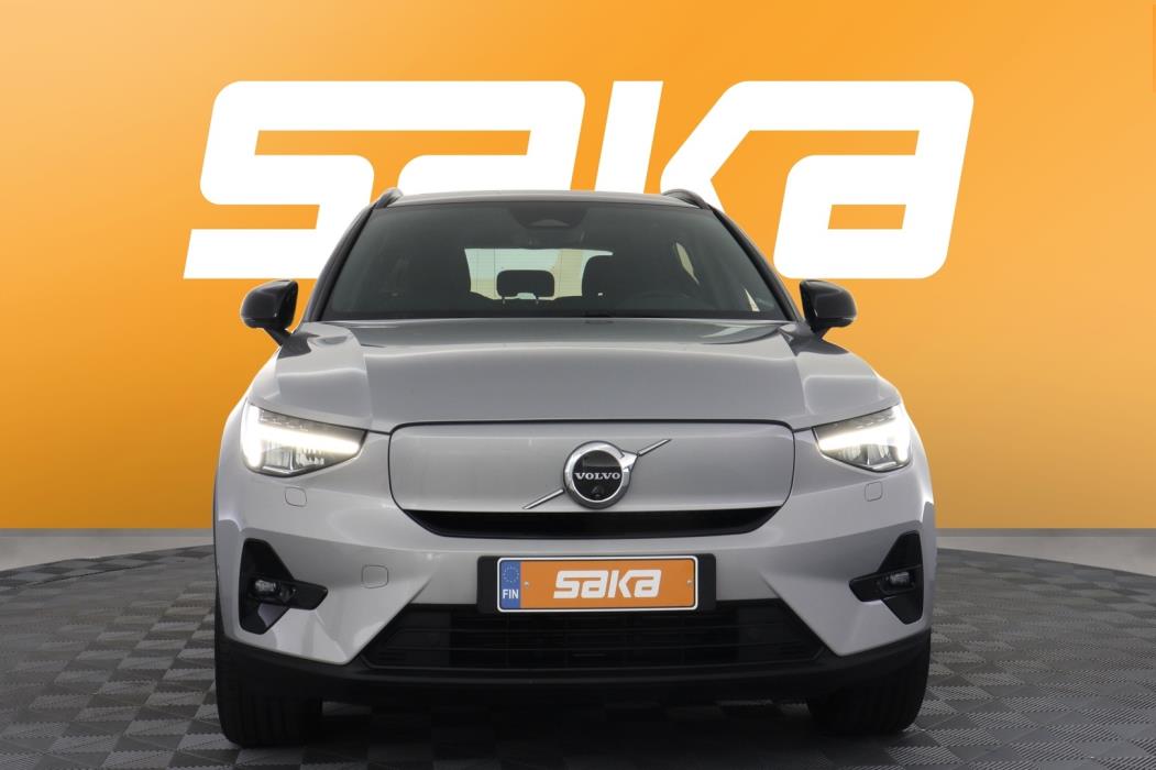 VOLVO EX40 2025