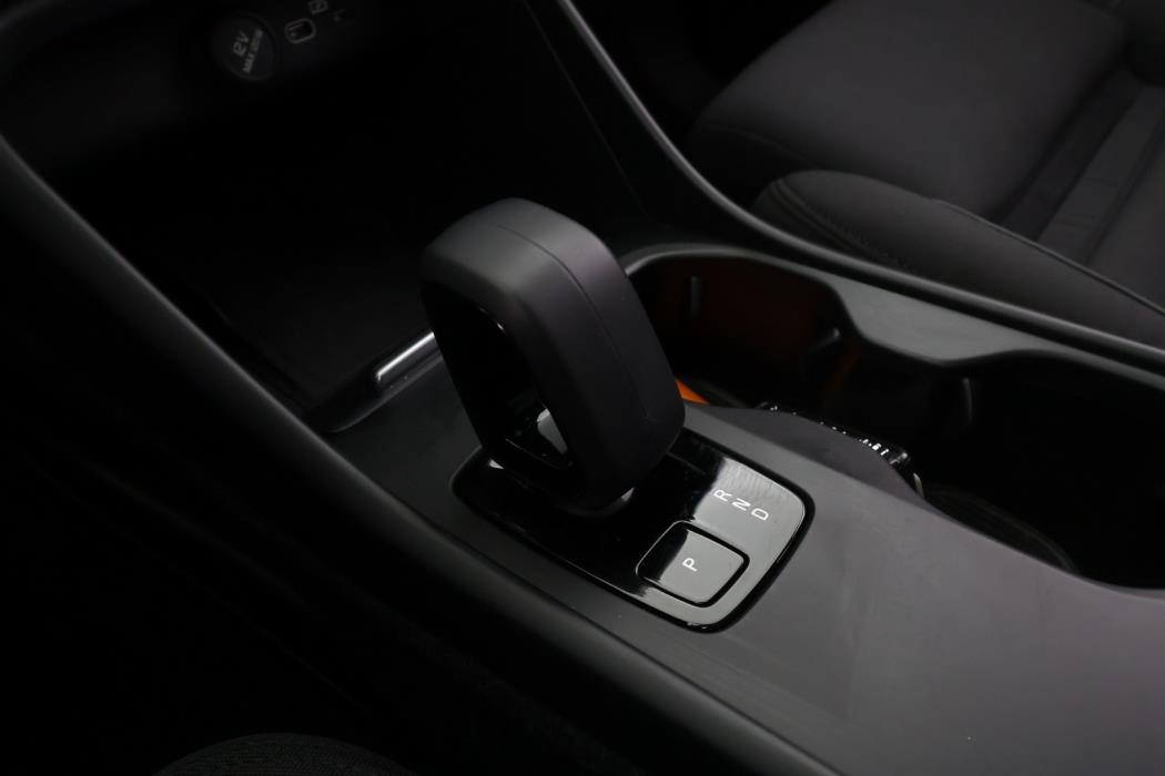 VOLVO EX40 2025