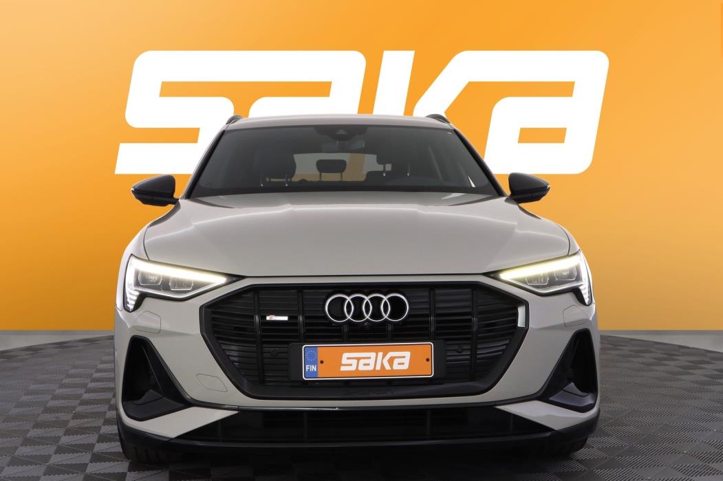 AUDI e-tron 2022