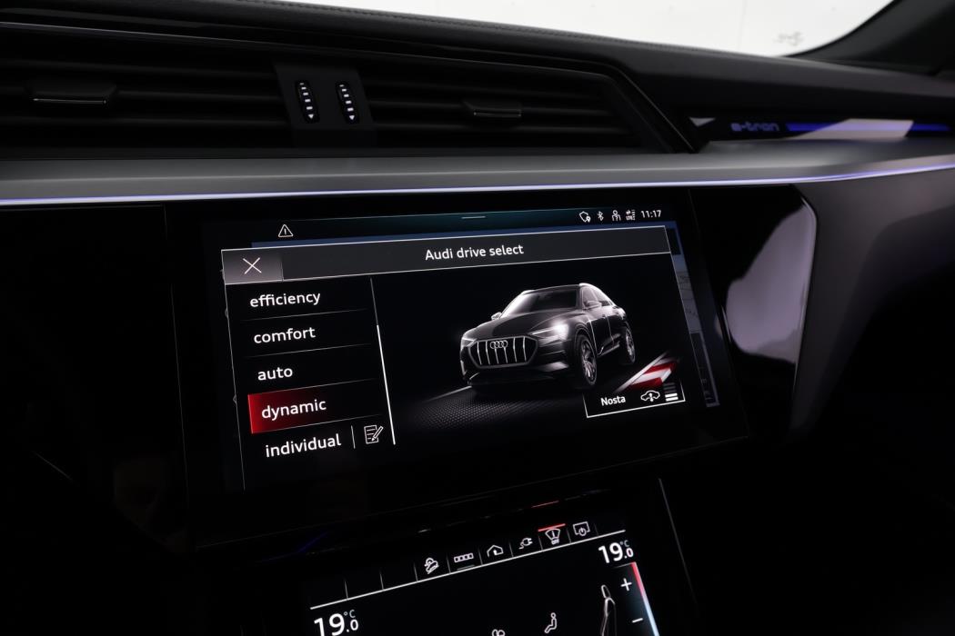 AUDI e-tron 2022