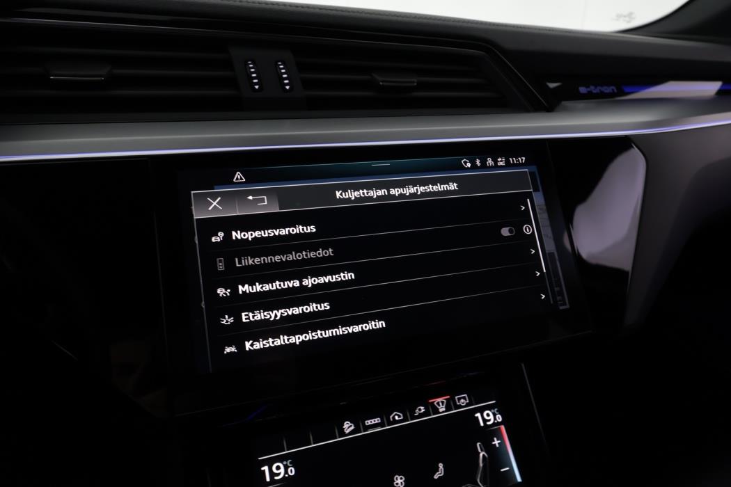 AUDI e-tron 2022