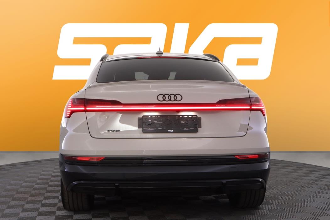 AUDI e-tron 2022