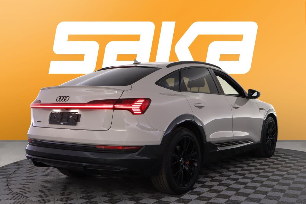 AUDI e-tron 2022