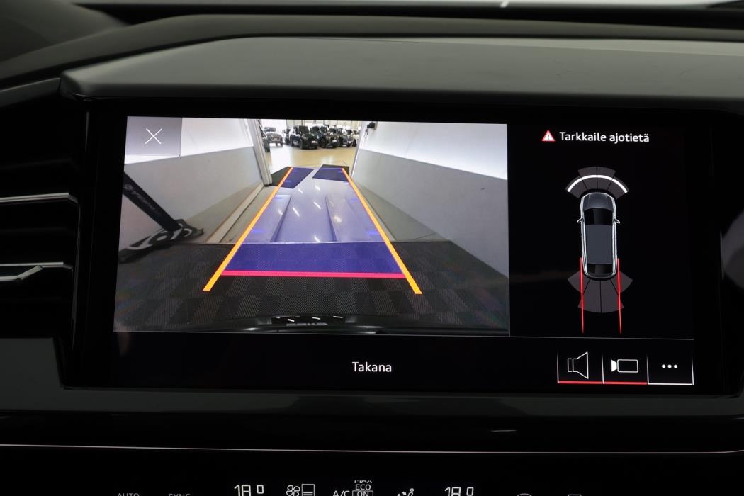 AUDI Q4 e-tron 2022
