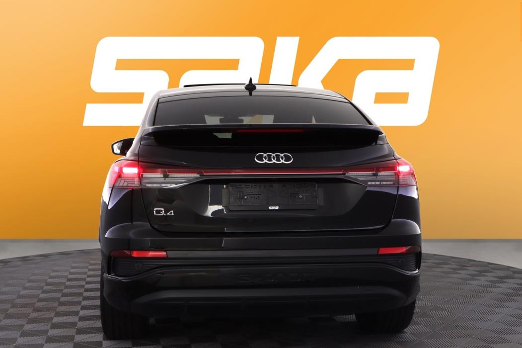 AUDI Q4 e-tron 2022
