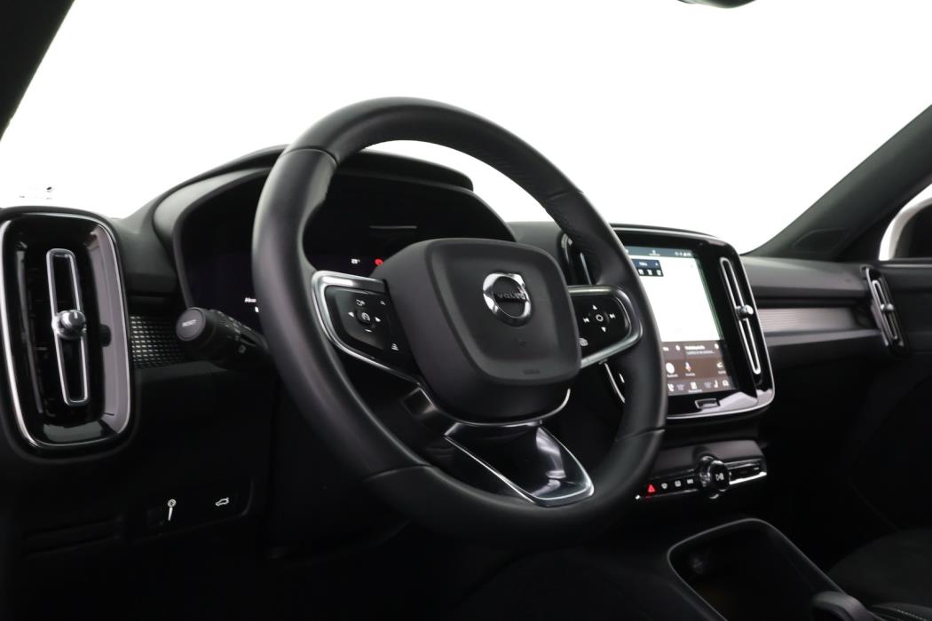 VOLVO XC40 2022