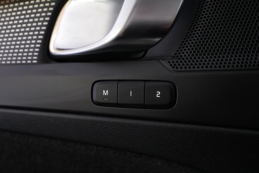 VOLVO XC40 2022