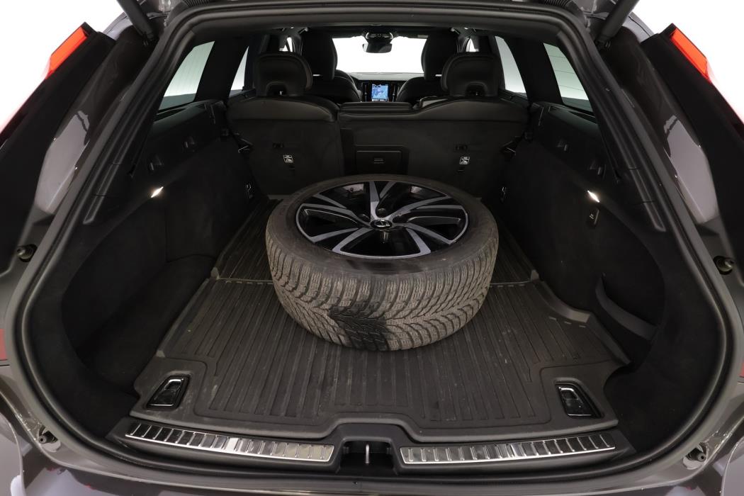 VOLVO V90 2022