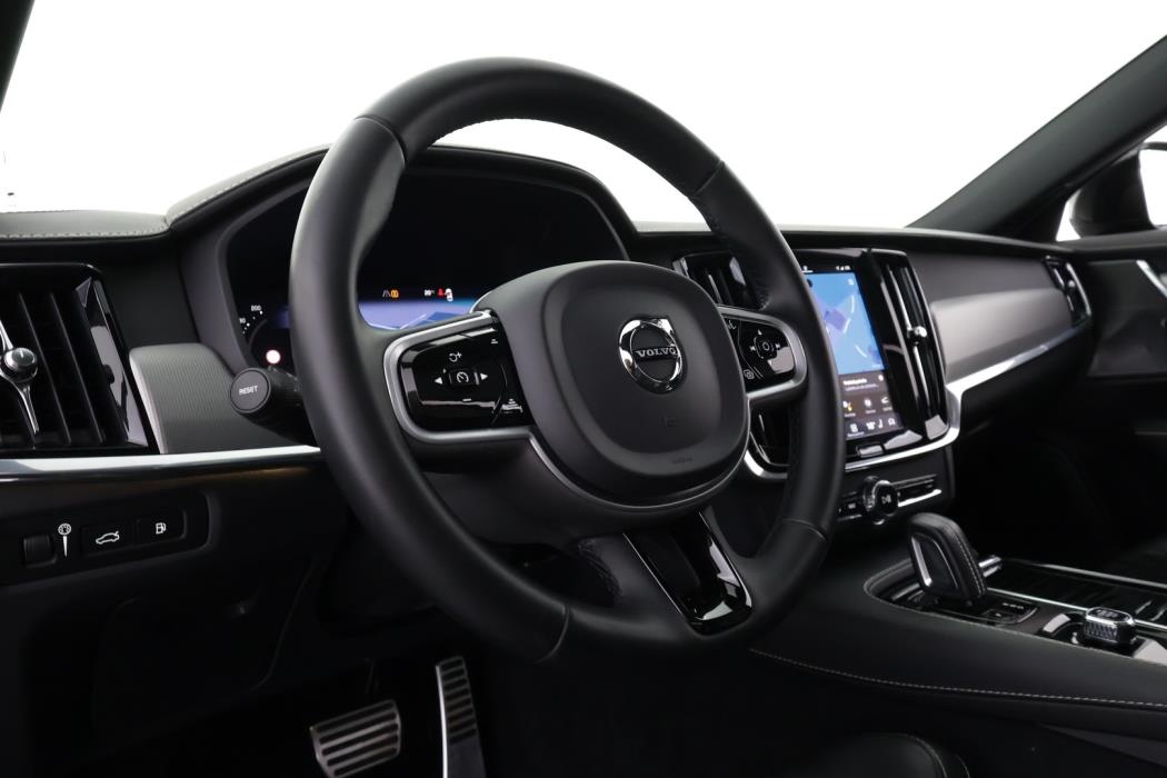 VOLVO V90 2022