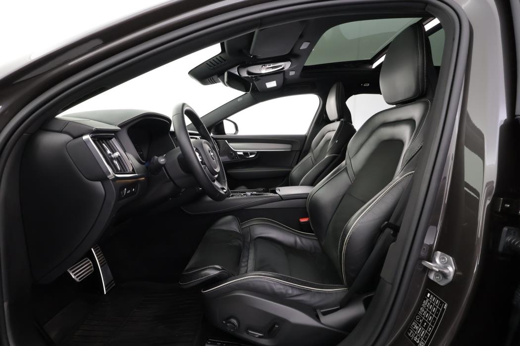 VOLVO V90 2022