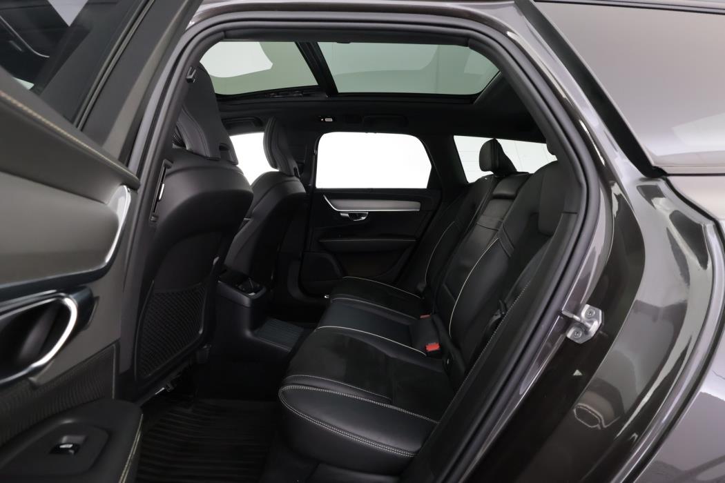 VOLVO V90 2022