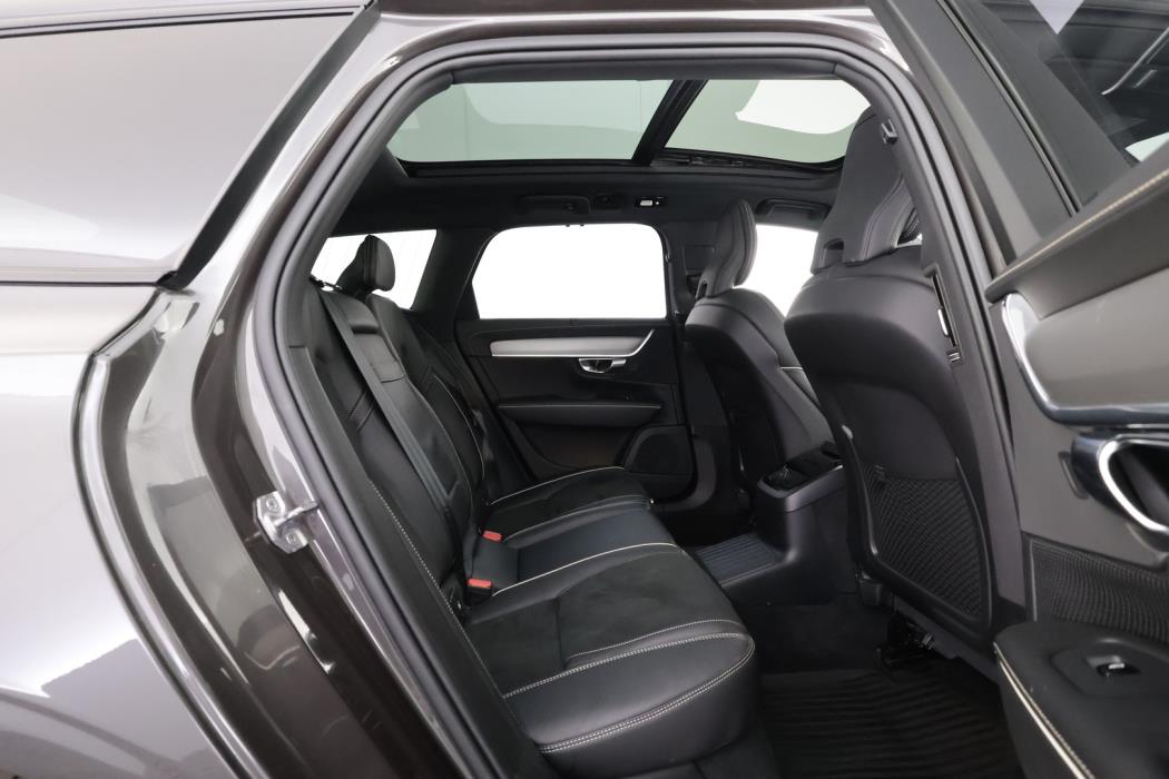 VOLVO V90 2022