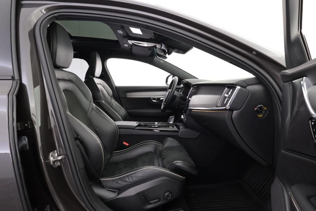 VOLVO V90 2022