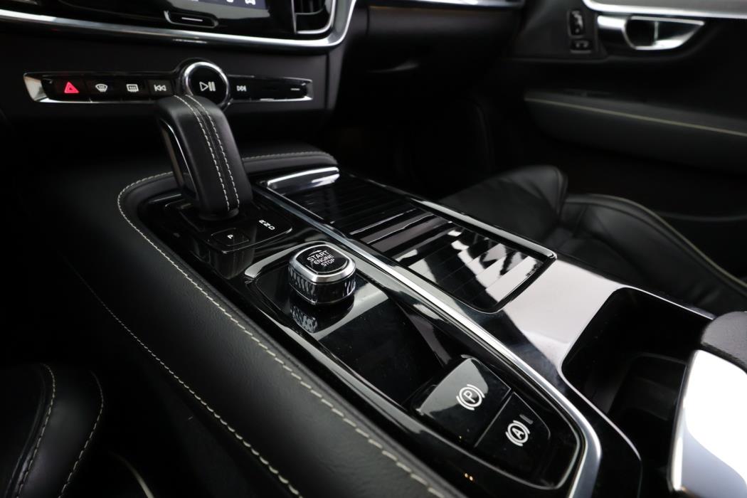 VOLVO V90 2022