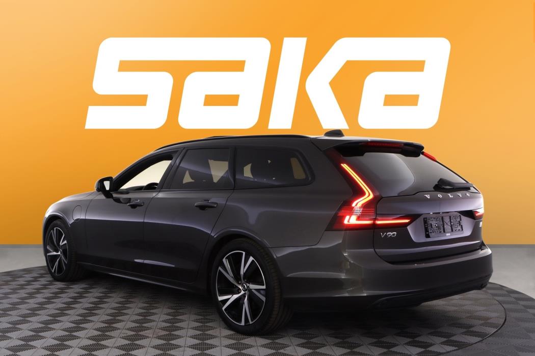 VOLVO V90 2022