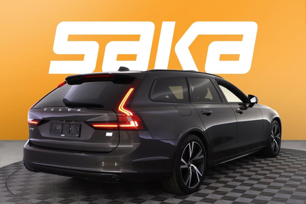 VOLVO V90 2022