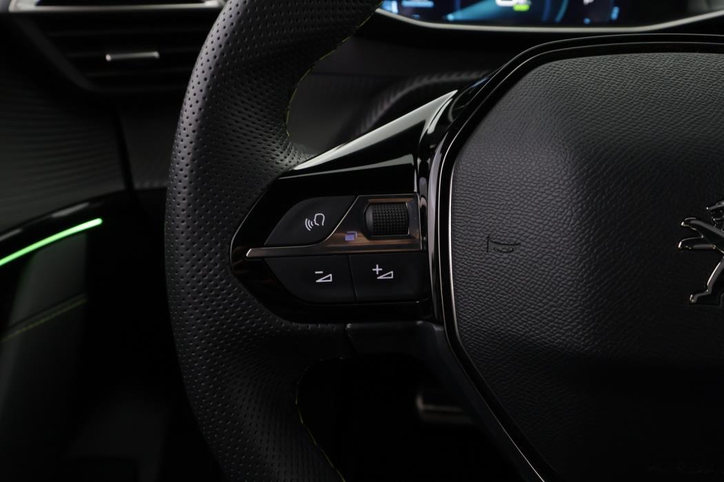 PEUGEOT e-208 2022