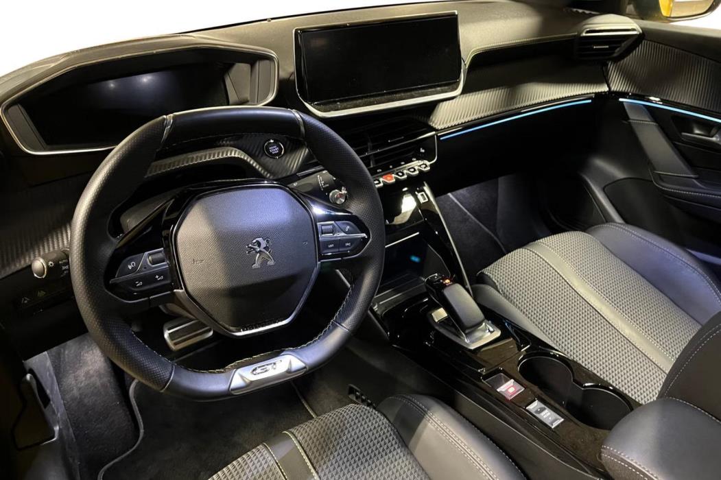 PEUGEOT e-208 2021