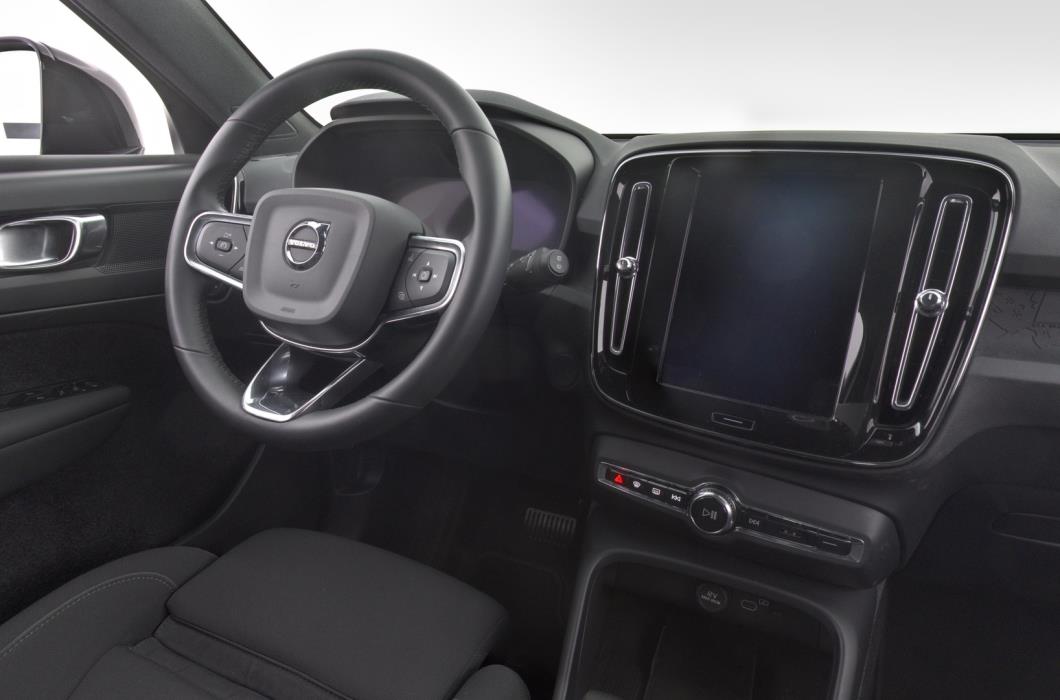 VOLVO XC40 2024