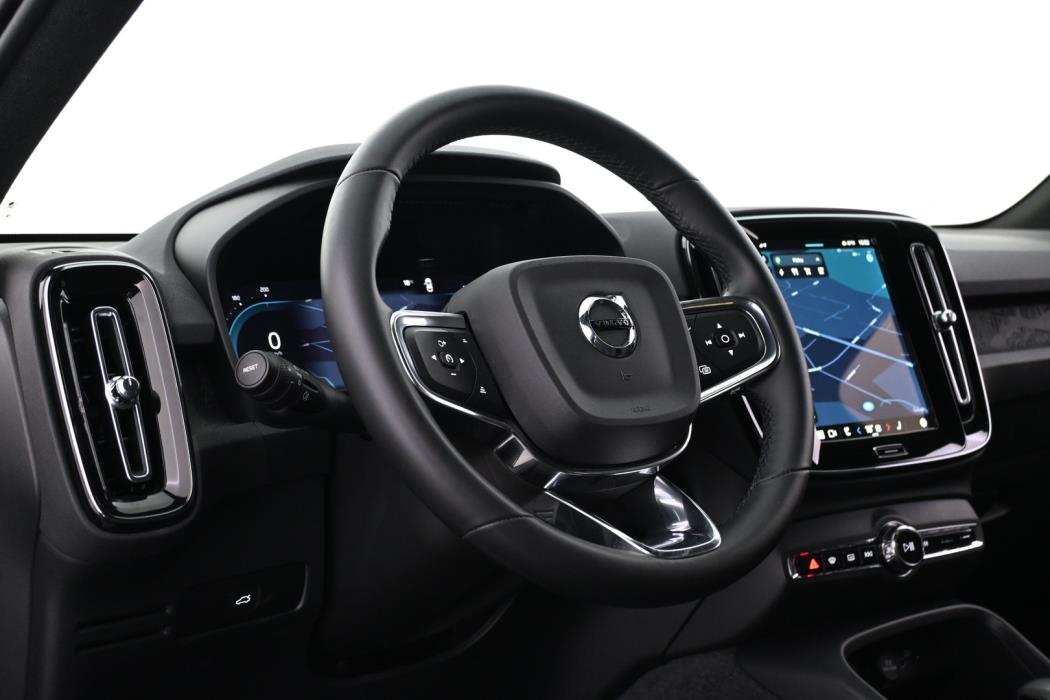 VOLVO XC40 2024