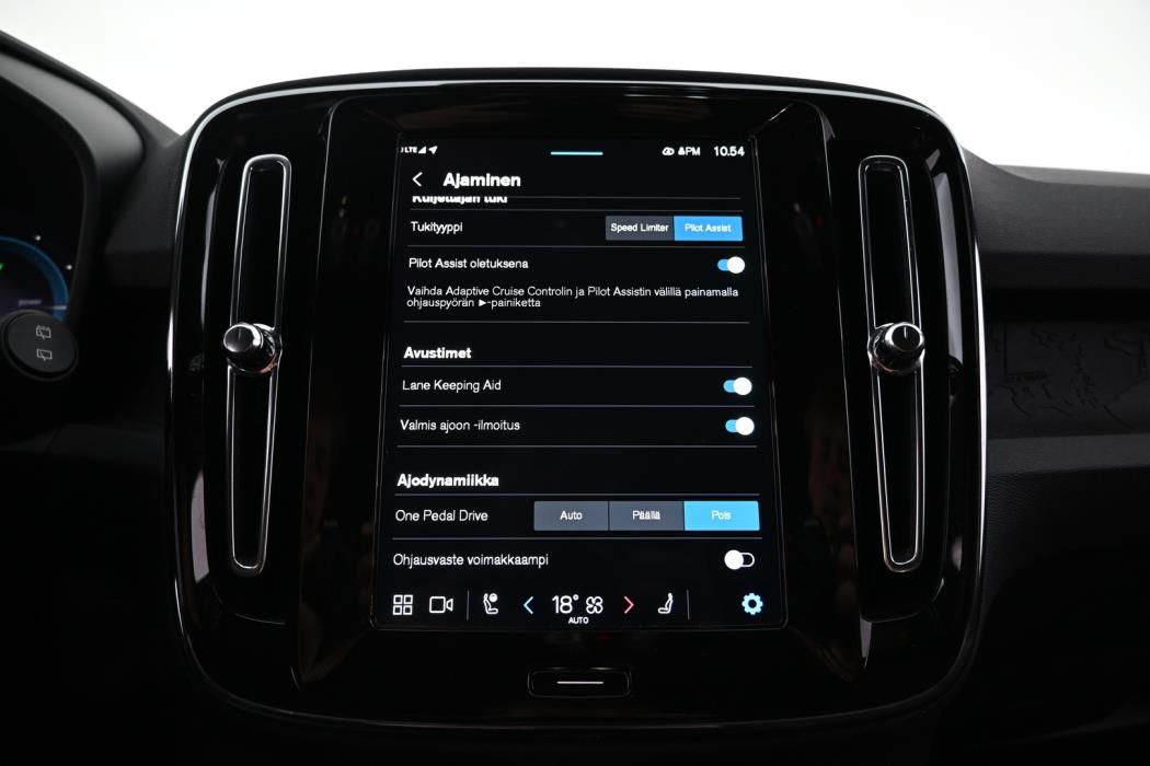 VOLVO XC40 2024