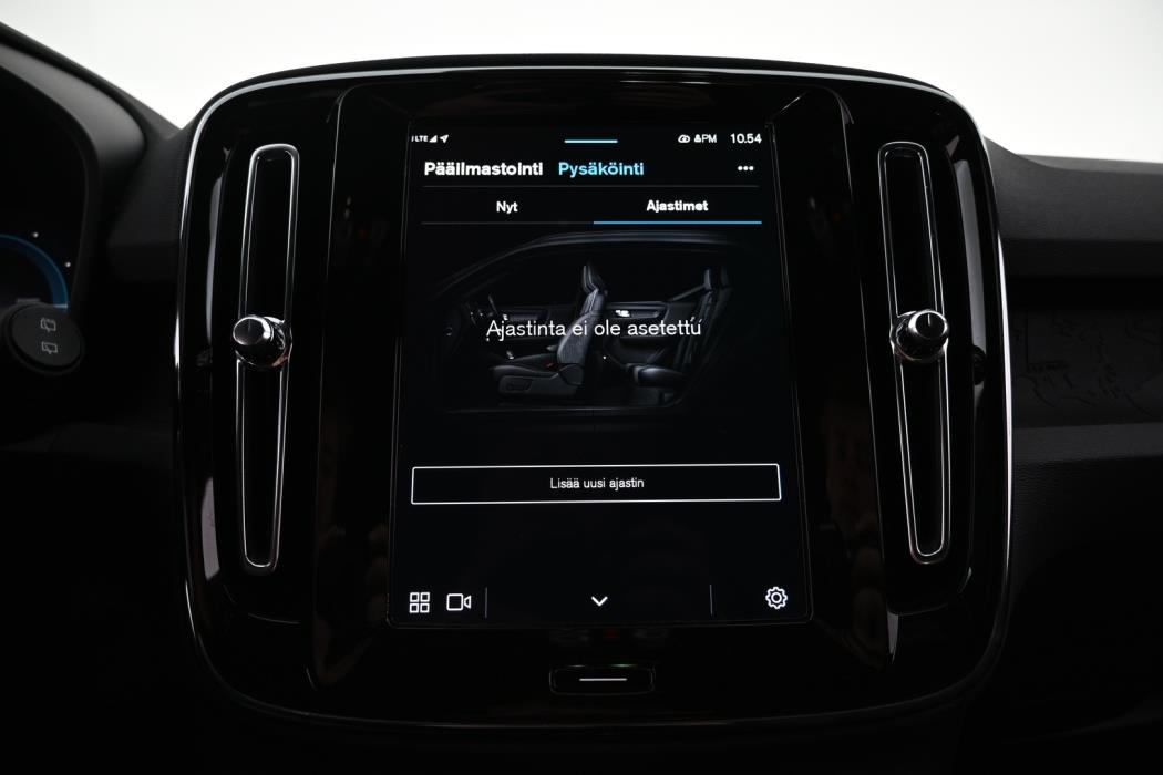 VOLVO XC40 2024