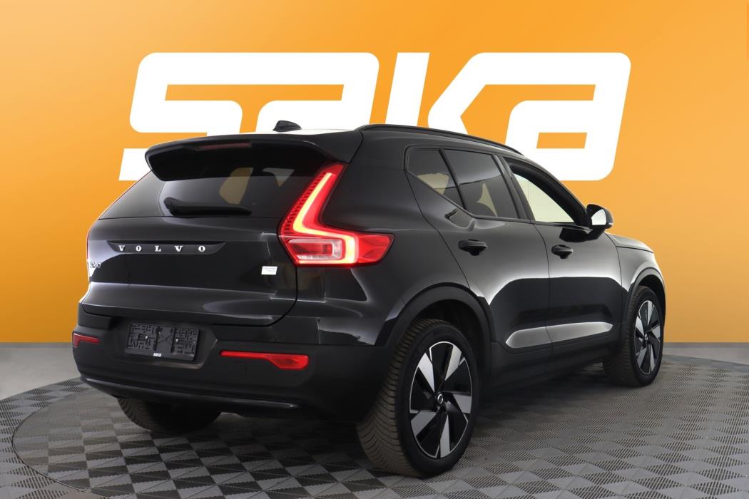 VOLVO XC40 2024