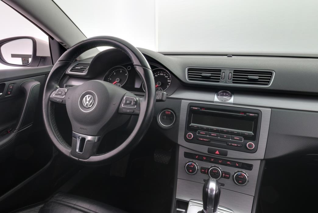 VOLKSWAGEN Passat 2014