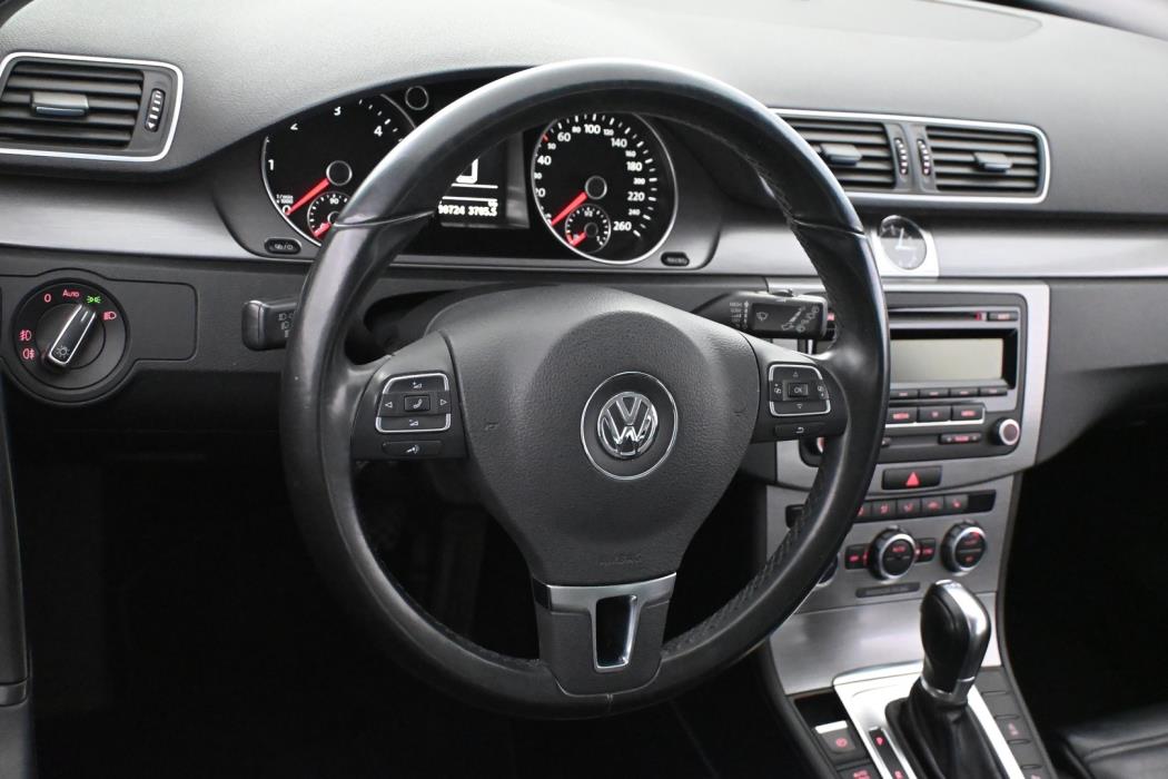VOLKSWAGEN Passat 2014