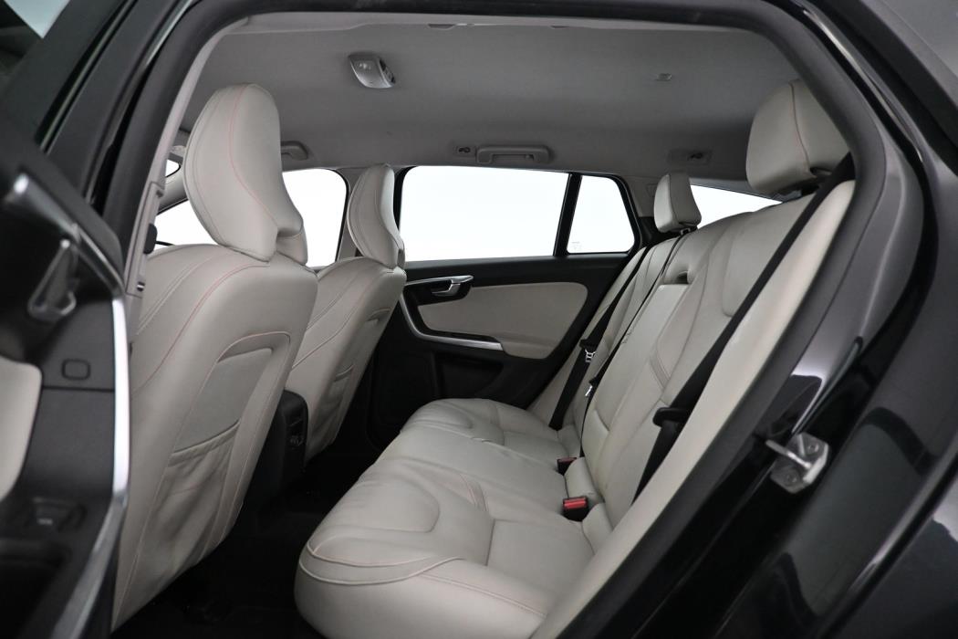 VOLVO V60 2015