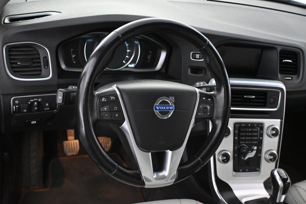VOLVO V60 2015