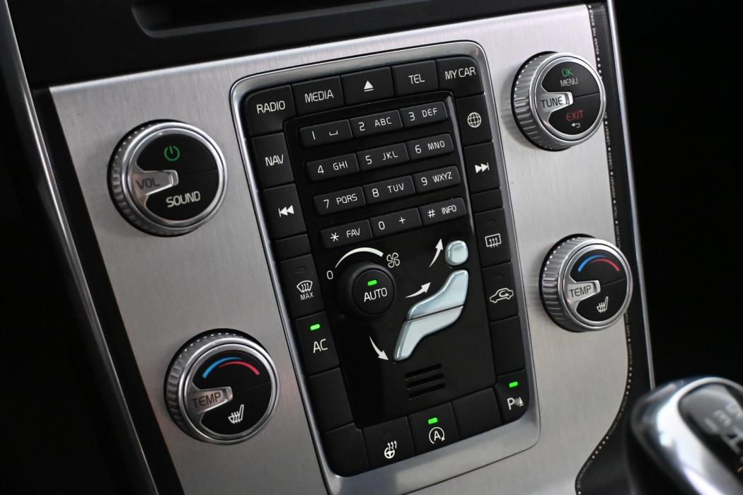 VOLVO V60 2015