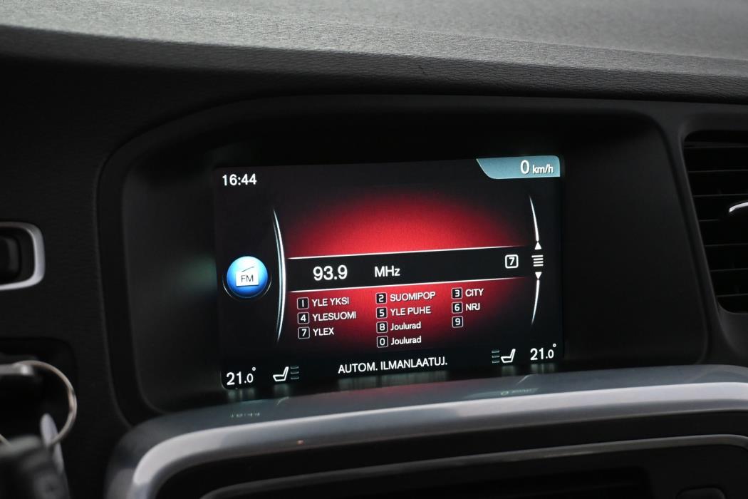 VOLVO V60 2015