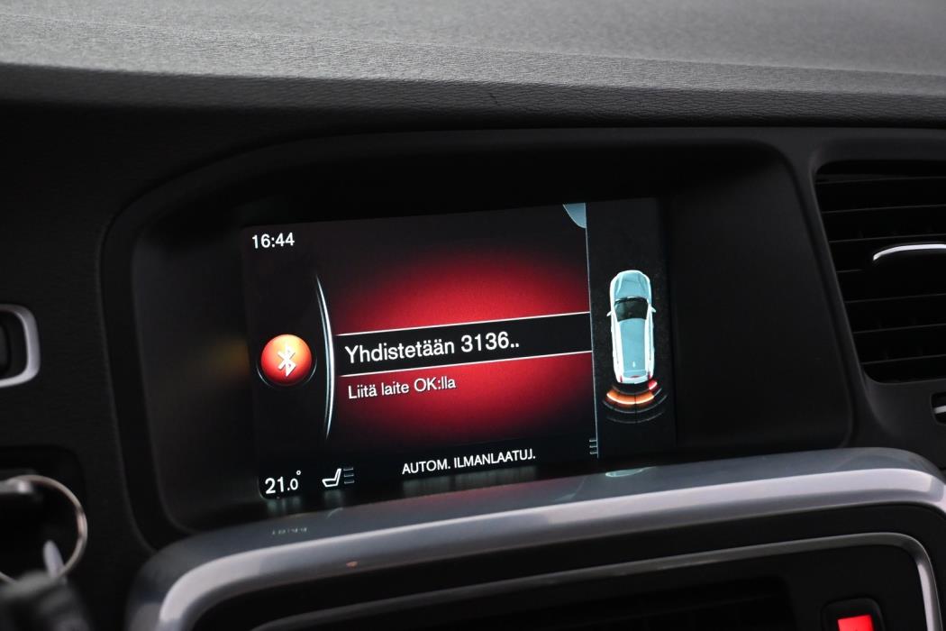 VOLVO V60 2015