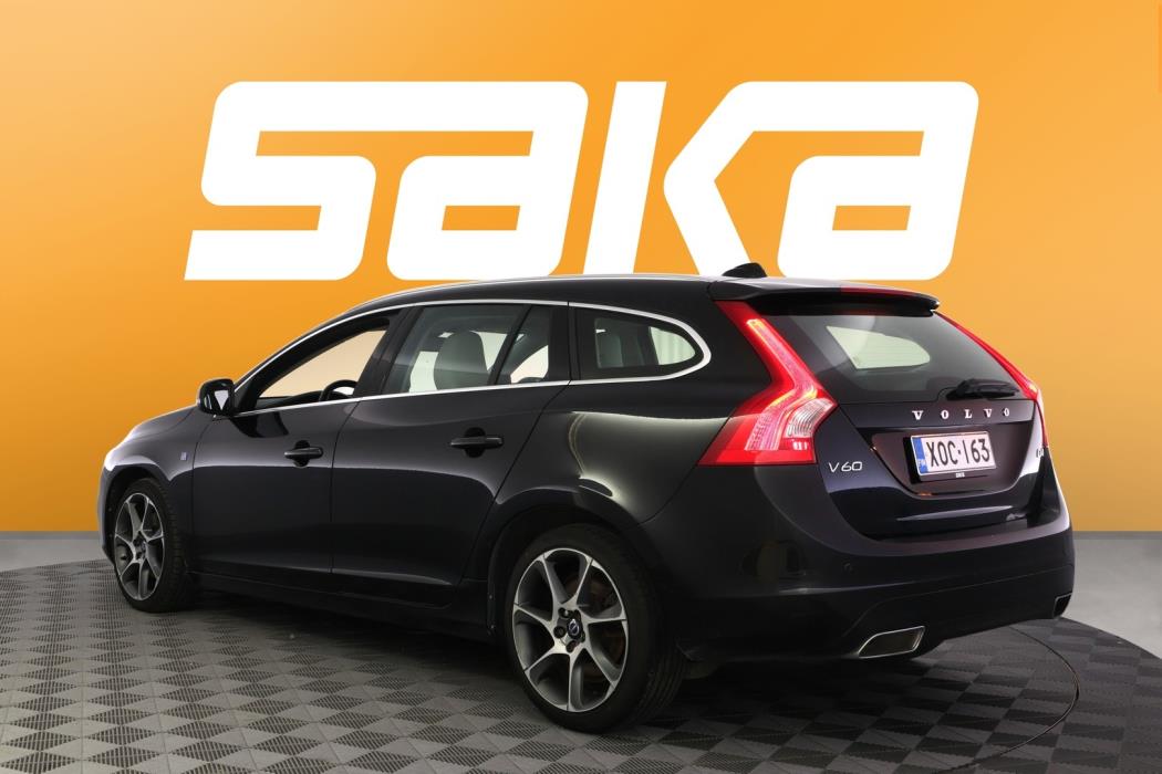VOLVO V60 2015