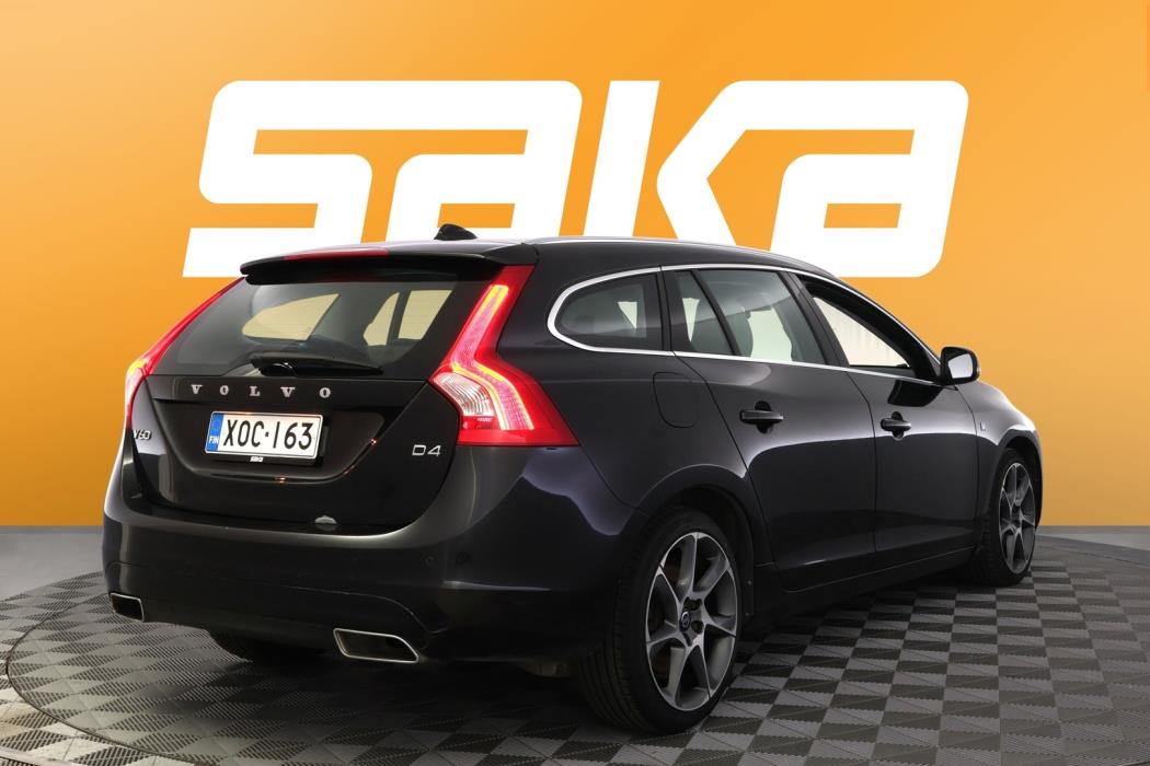 VOLVO V60 2015
