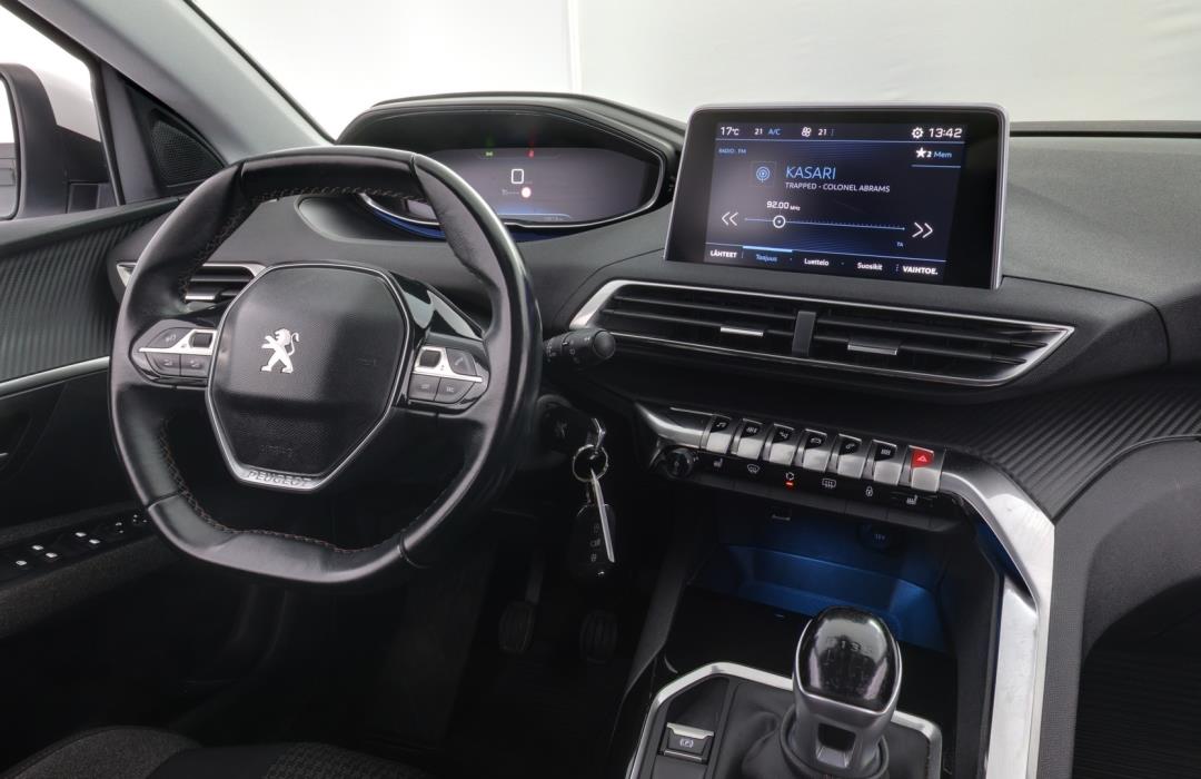 PEUGEOT 5008 2018