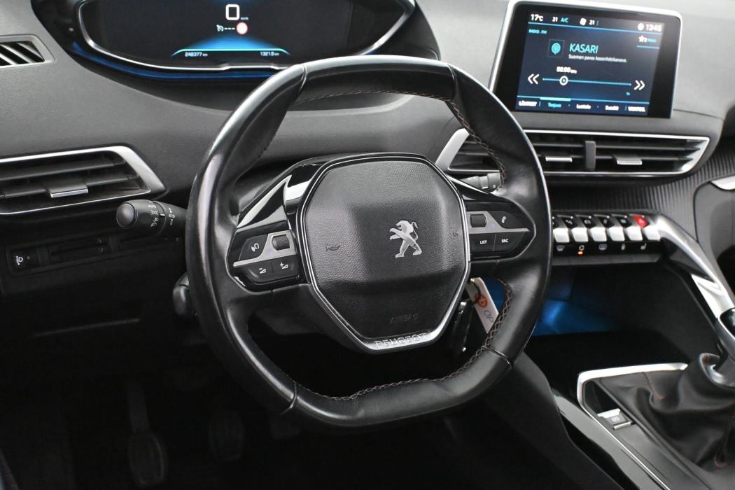 PEUGEOT 5008 2018