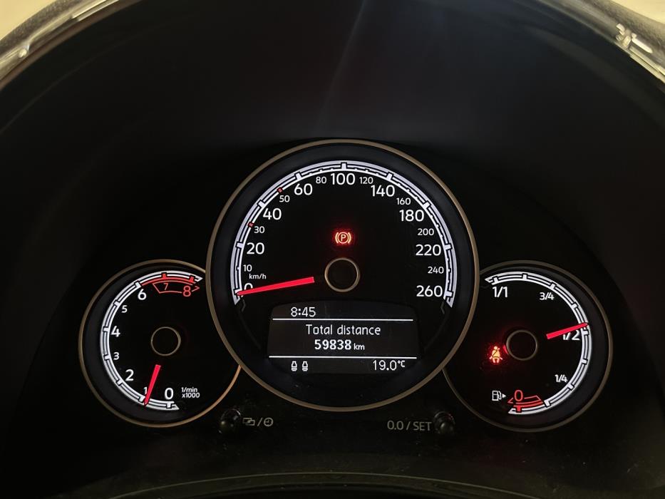 VOLKSWAGEN Beetle 2018