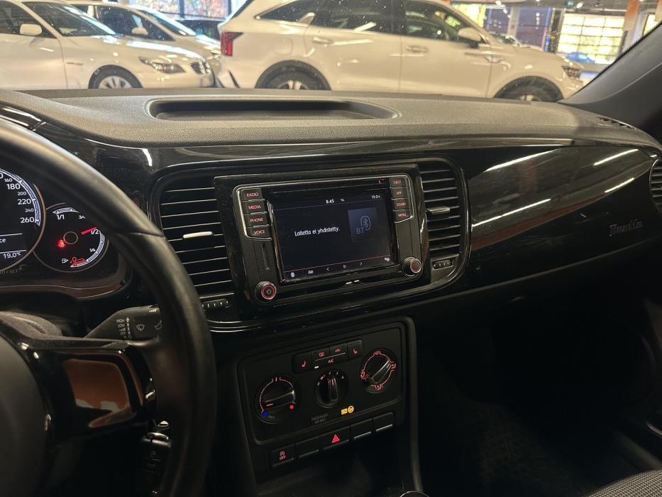VOLKSWAGEN Beetle 2018